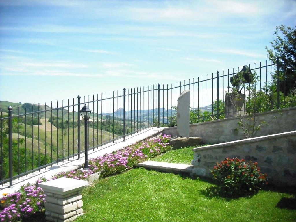 Belvilla By Oyo Graceful Apartment With Garden Petrella Guidi Exterior foto
